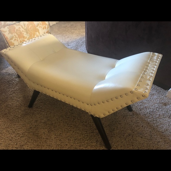 Doesn’t match current theme of living room. - Picture 3 of 3